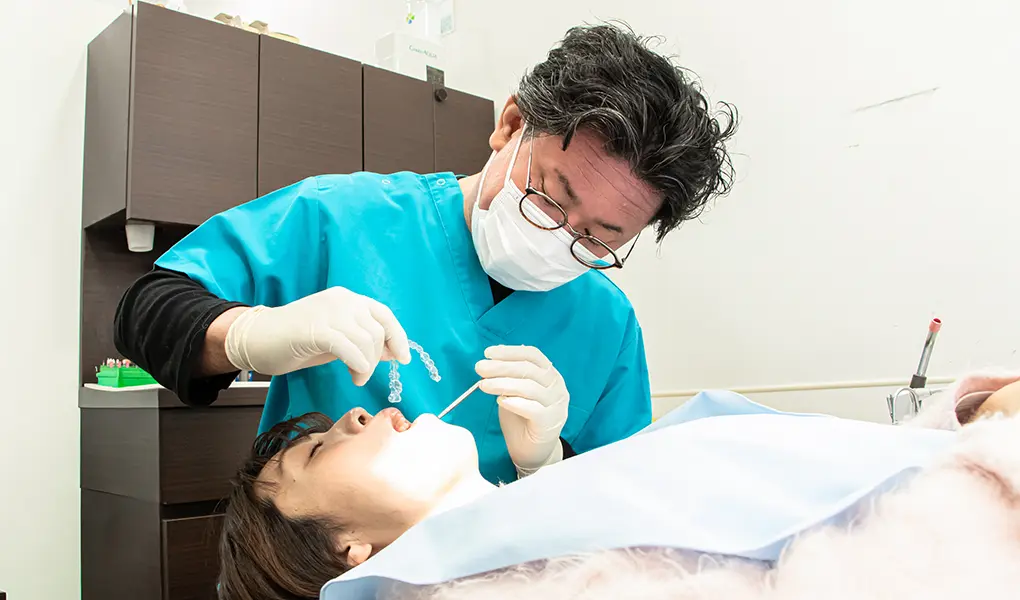 矯正治療に精通した歯科医師による治療